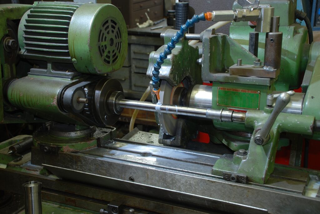 grinding the Acier F1 Mill spindle shaft